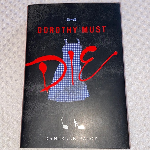 DOROTHY MUST DIE by Danielle Page Hardback Book with Dust Jacket - Picture 8 of 8